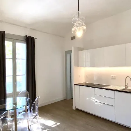 T2 Centre, Climatise Apartament