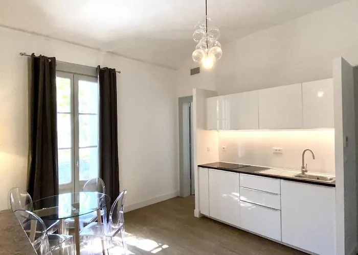 T2 Centre, Climatise Apartament